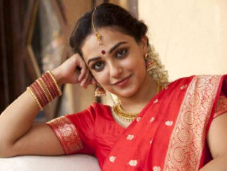 nithya menon,savitri,mahanati movie,sr ntr,anr,nithya green signal  సావిత్రిగా చెయ్యడానికి ఒప్పుకుంటుందా!